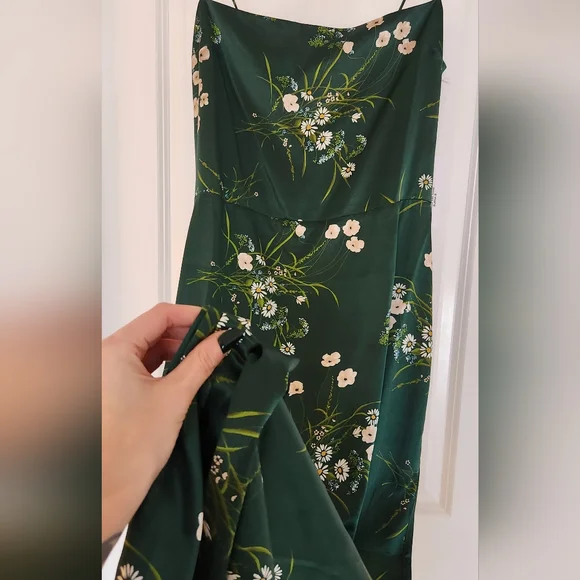 Reformation Frankie silk slip dress-dark green (size 4 remaining) NWOT - Picture 13 of 16